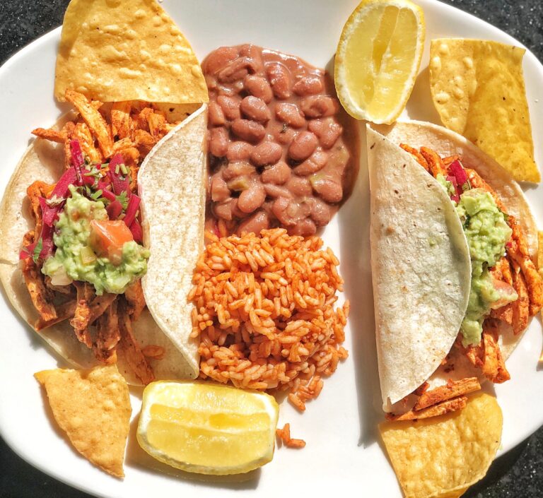 ¡Deliciosa Comida! Tacos de Pollo Con arroz y frijoles y guacamole Limòn Nominated🍋